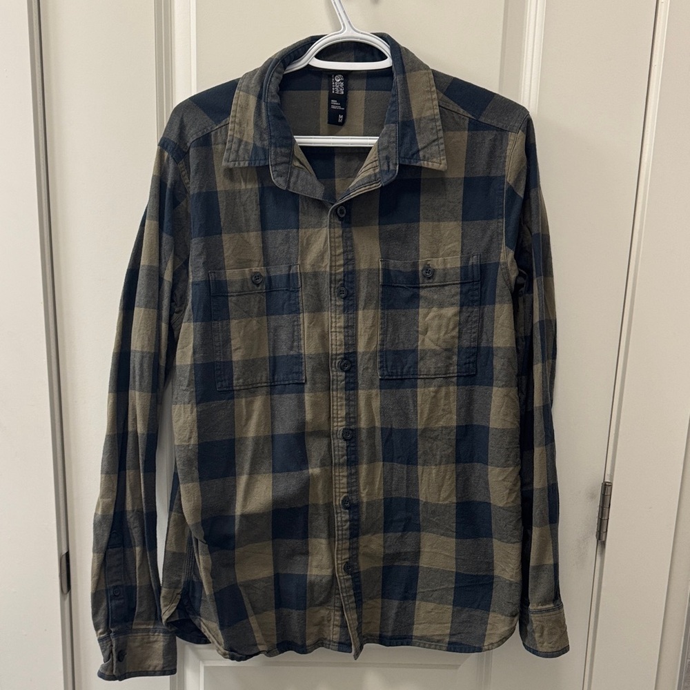 Mountain Hardwear Green and Black Plaid Long Sleeve Button Down Outdoor Shirt